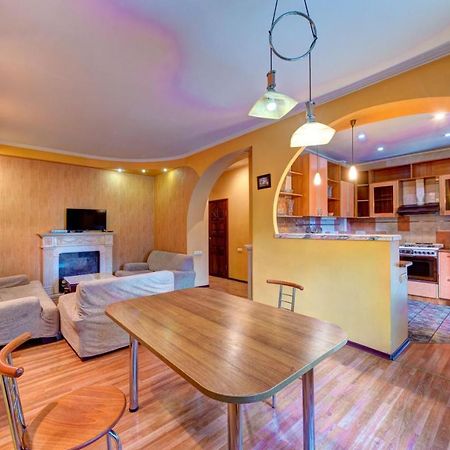 Three-Room Apartment Near Ocean Plaza Киев Экстерьер фото