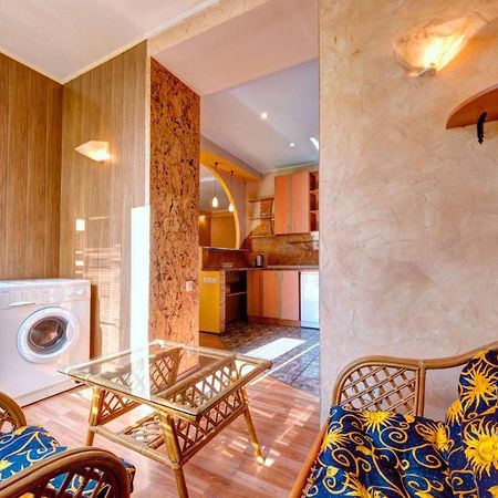 Three-Room Apartment Near Ocean Plaza Киев Экстерьер фото