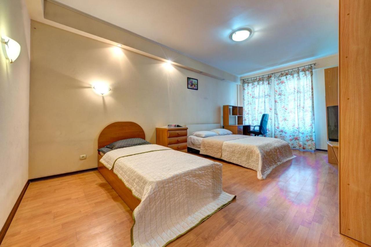 Three-Room Apartment Near Ocean Plaza Киев Экстерьер фото