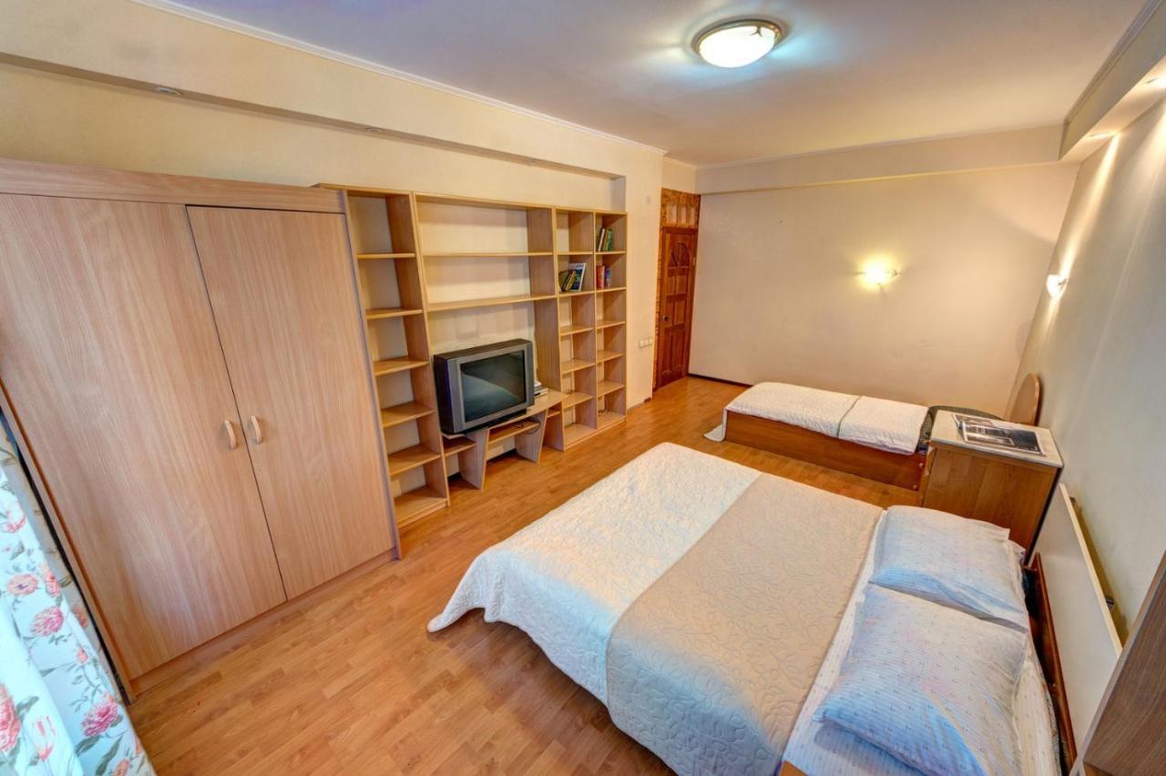 Three-Room Apartment Near Ocean Plaza Киев Экстерьер фото