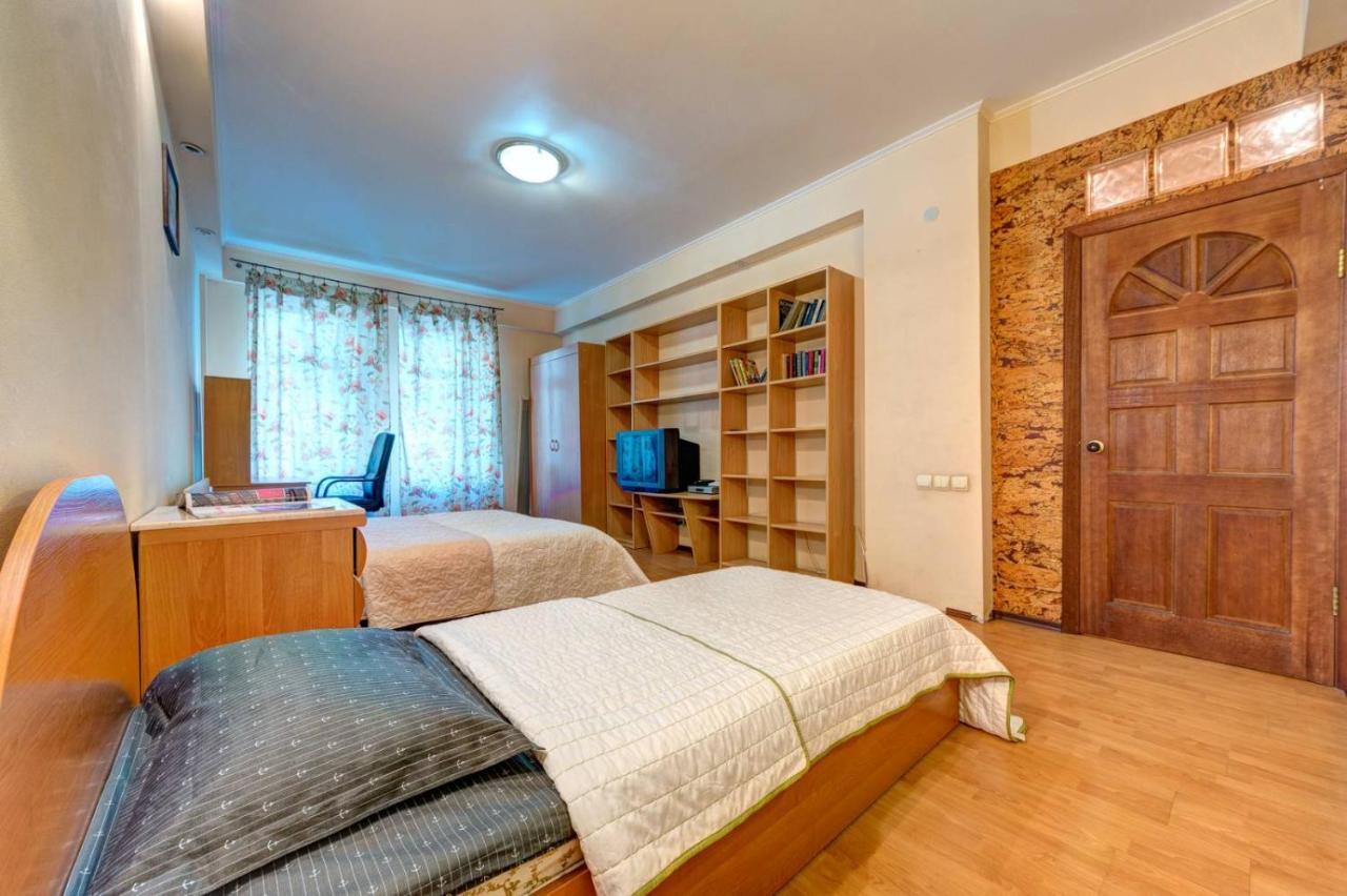 Three-Room Apartment Near Ocean Plaza Киев Экстерьер фото